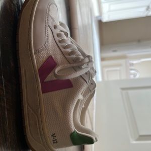 Veja 12 Sneakers (Size 7)